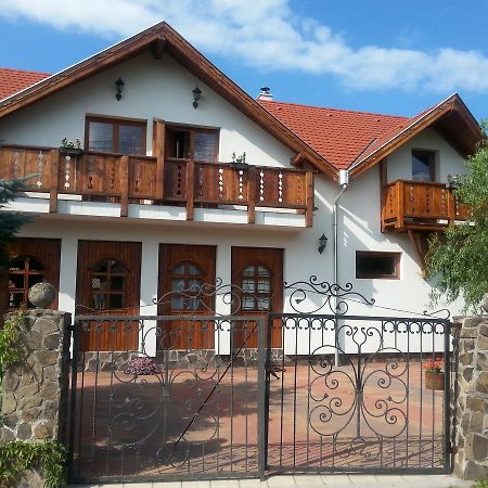 Bed and Breakfast Felso Fogado à Felsőtold Extérieur photo