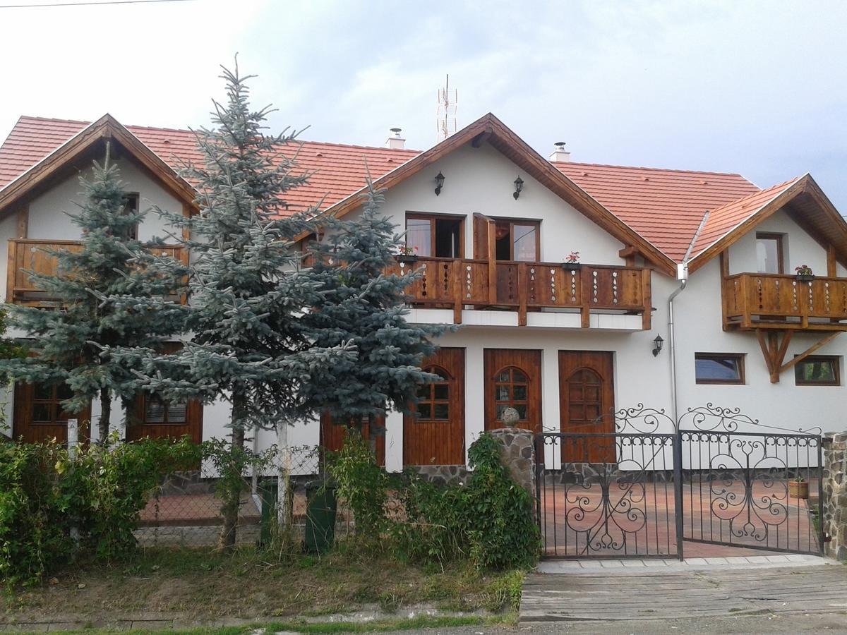 Bed and Breakfast Felso Fogado à Felsőtold Extérieur photo