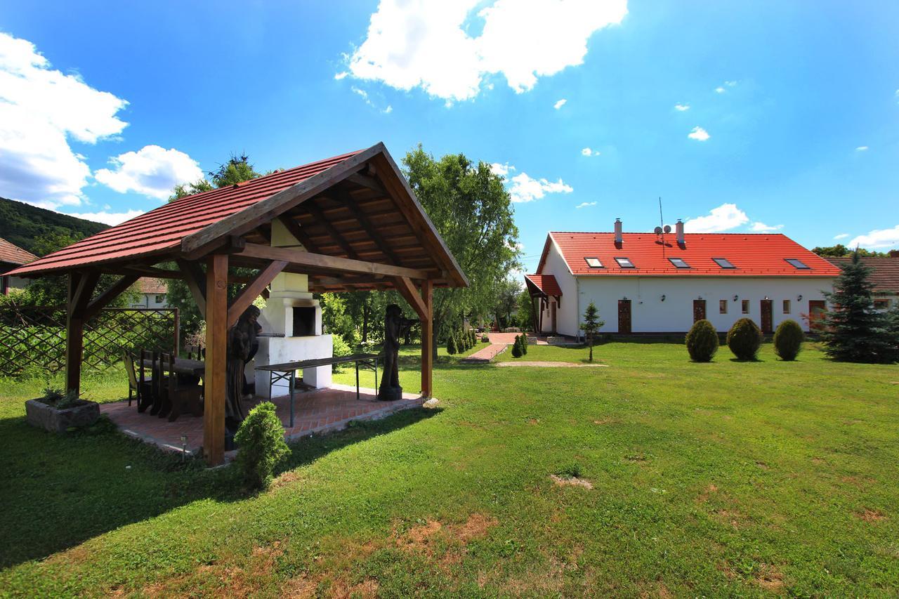 Bed and Breakfast Felso Fogado à Felsőtold Extérieur photo